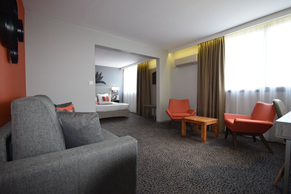 Фото Kyriad Prestige Bordeaux Ouest Mérignac