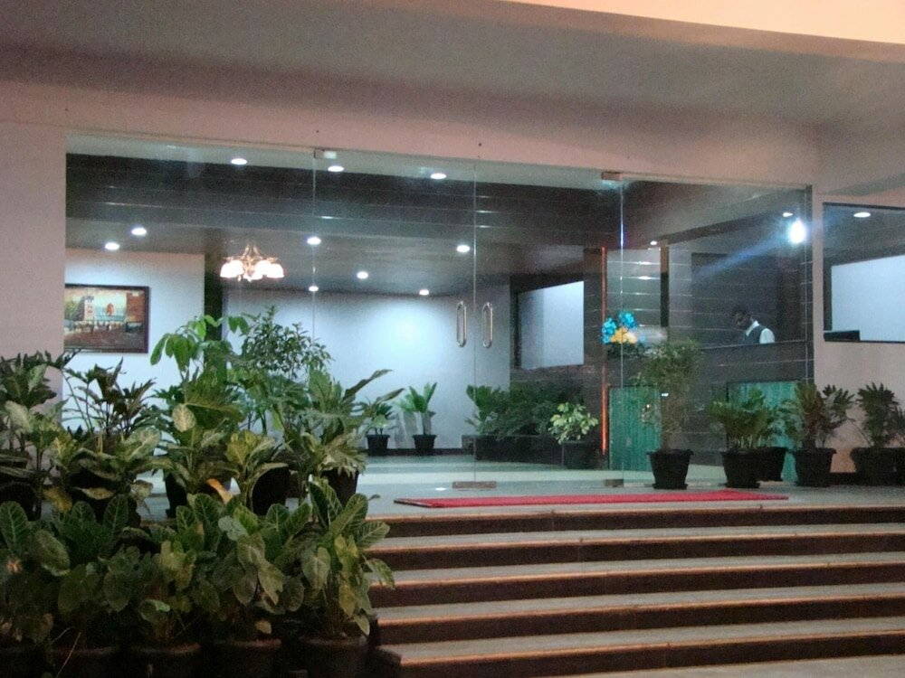 Фото Hotel Grand Bee