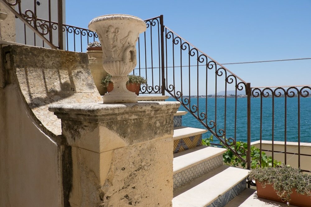 Фото Charme Hotel Henry's House