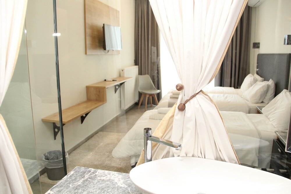 Фото Alexiou Hotel