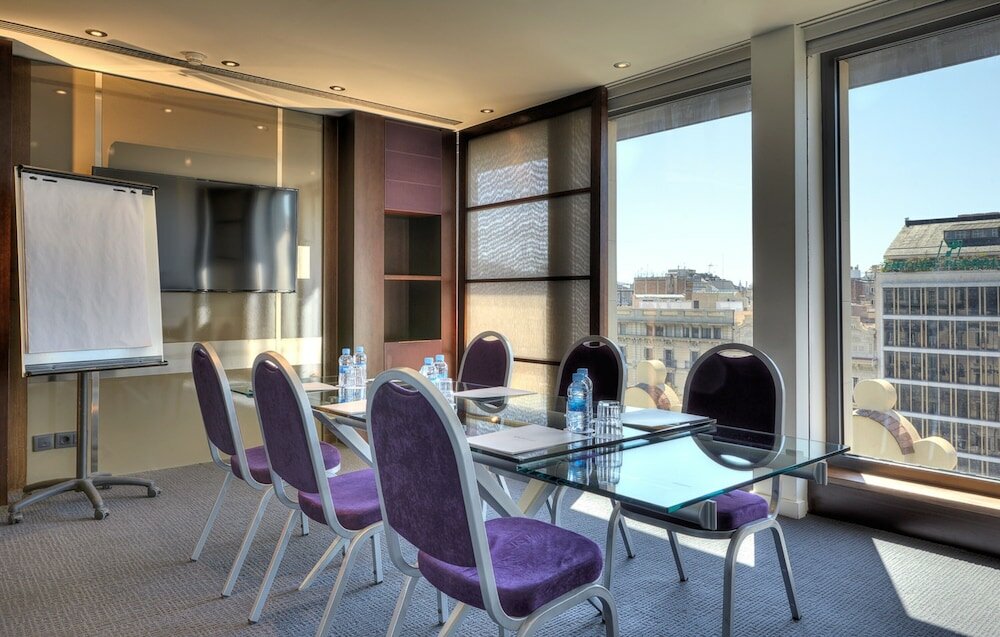 Фото Sixtytwo Hotel