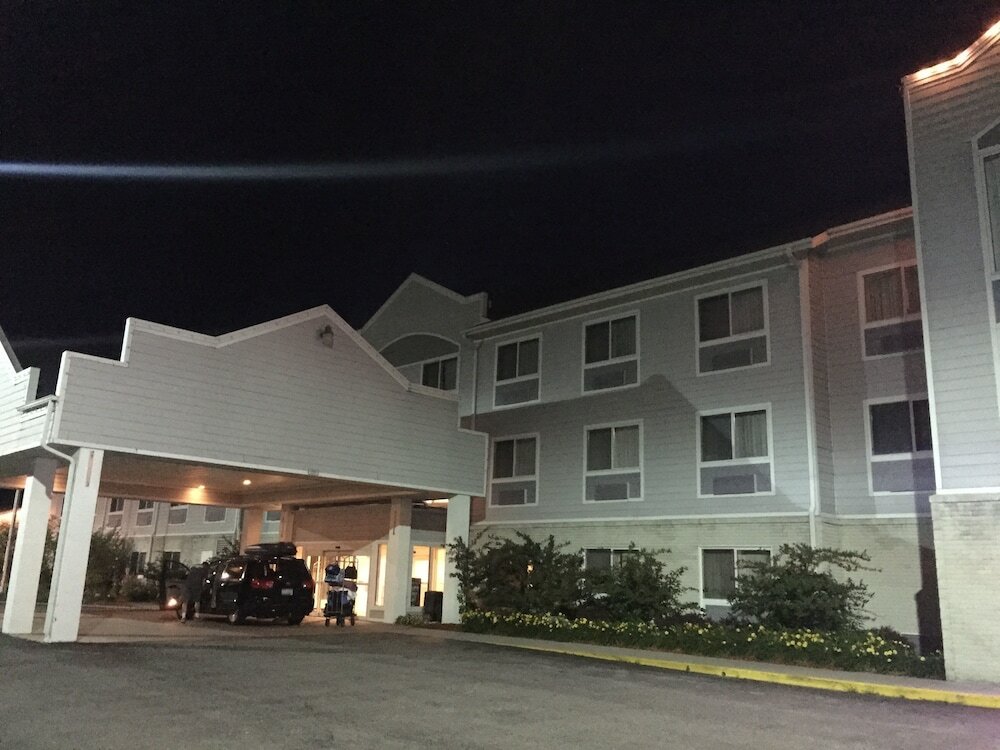 Фото Lakeside Resort and Conference Center