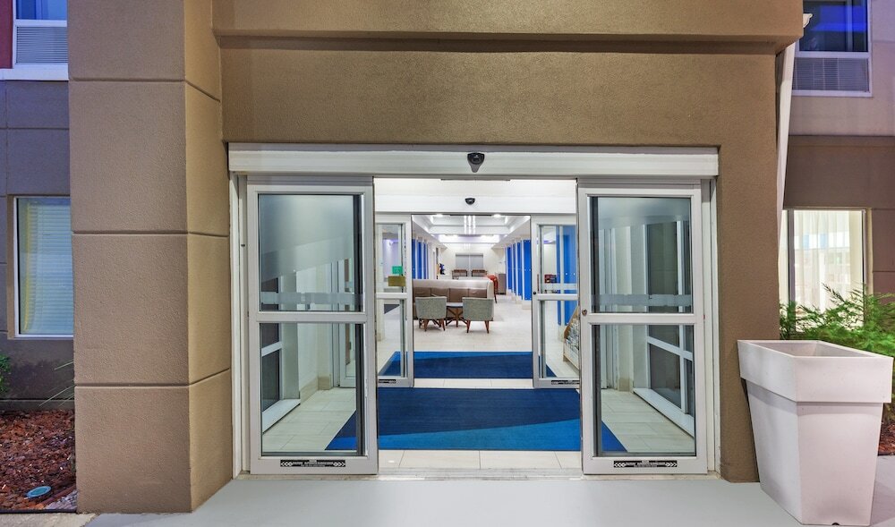 Фото Holiday Inn Express New Orleans East, an Ihg Hotel