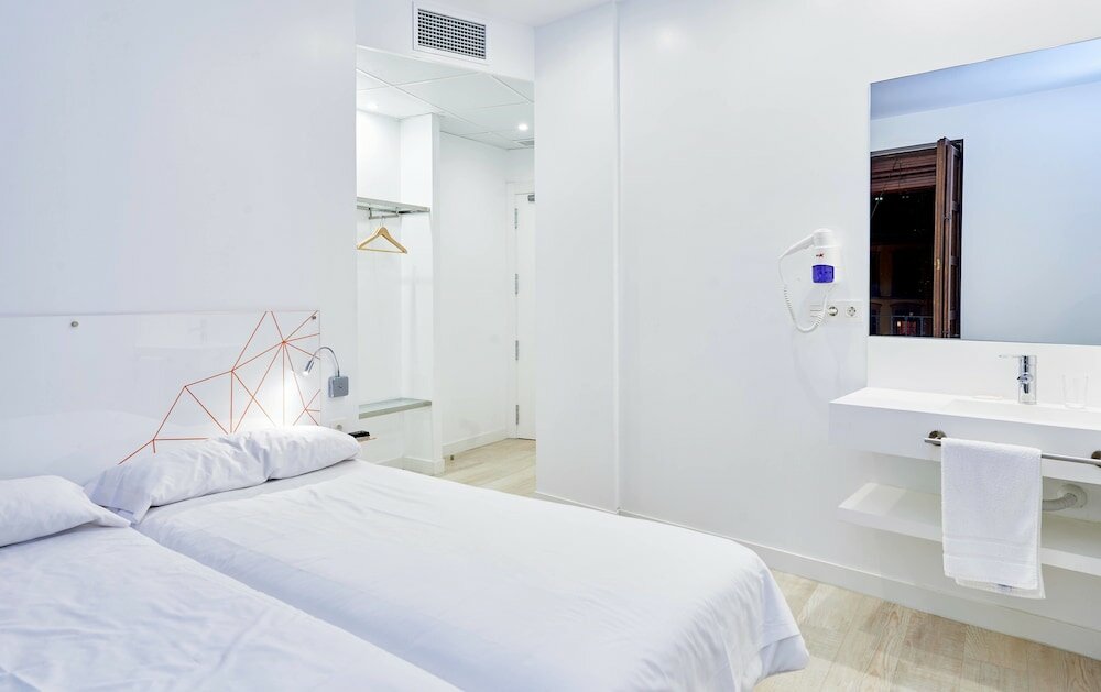 Фото Monjas Del Carmen Hotel