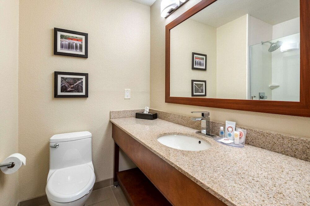 Фото Comfort Inn La Porte