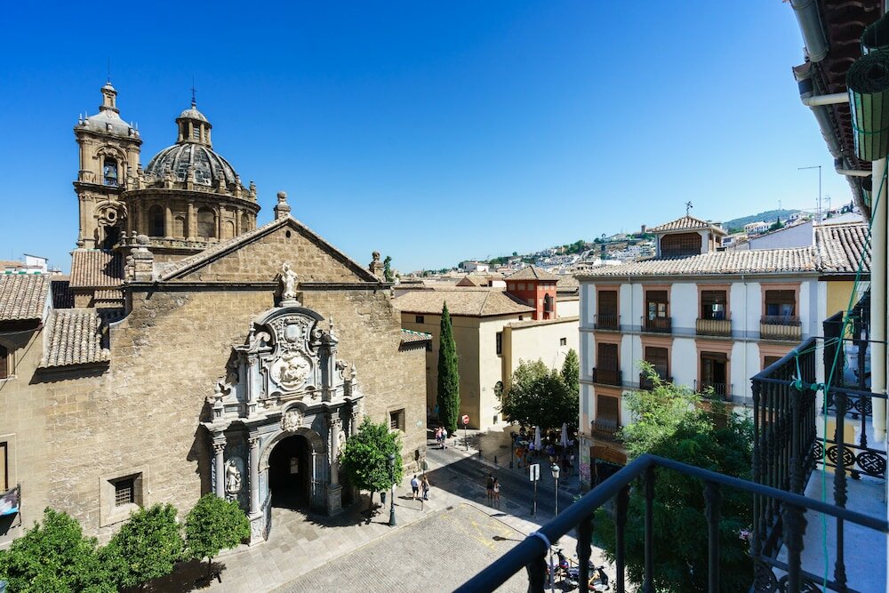 Фото La Perla Granada Suites