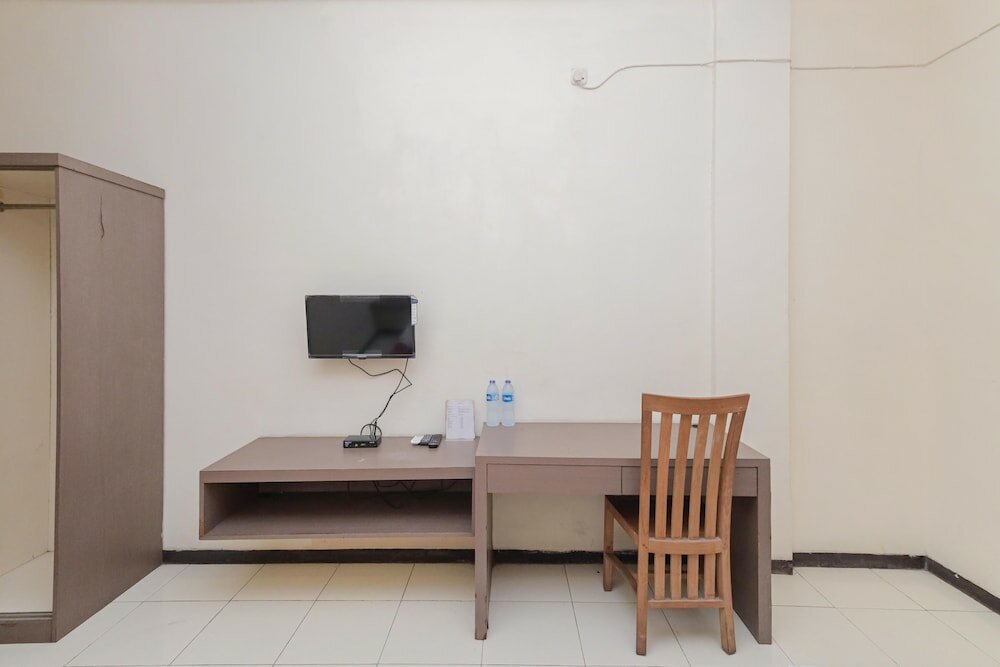 Фото RedDoorz near Gubeng Station