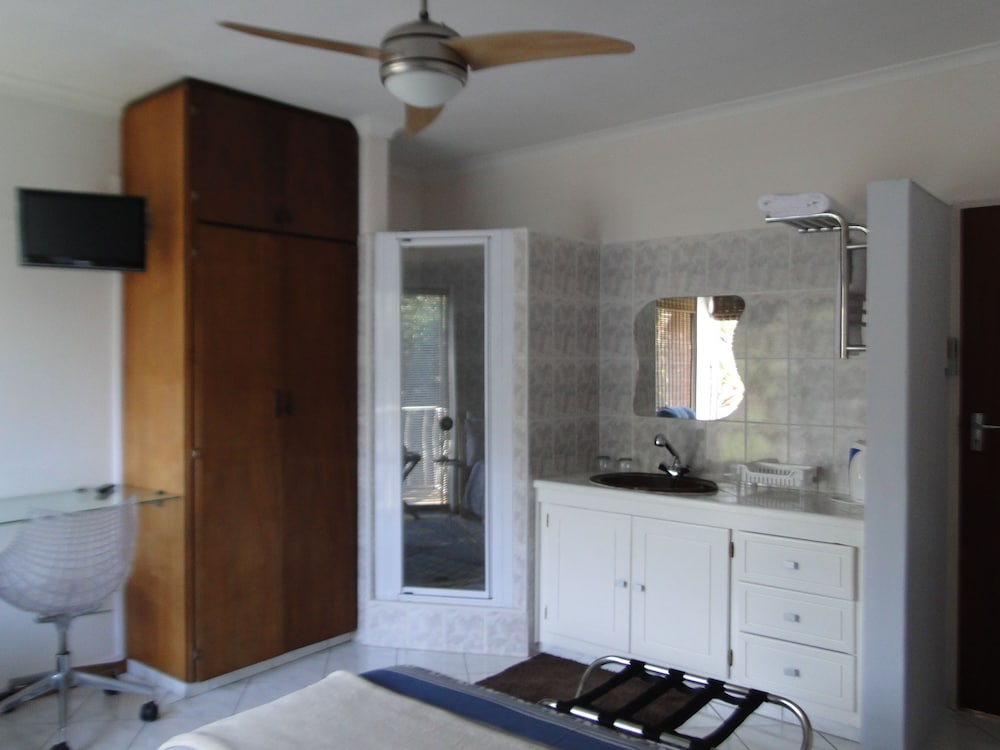 Фото Bluewater Beach Accommodation