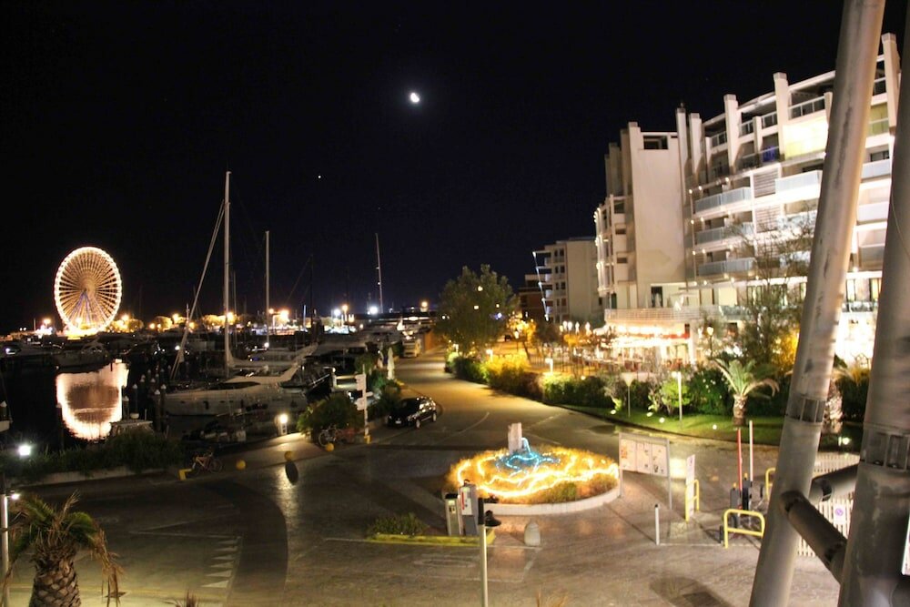 Фото Hotel River