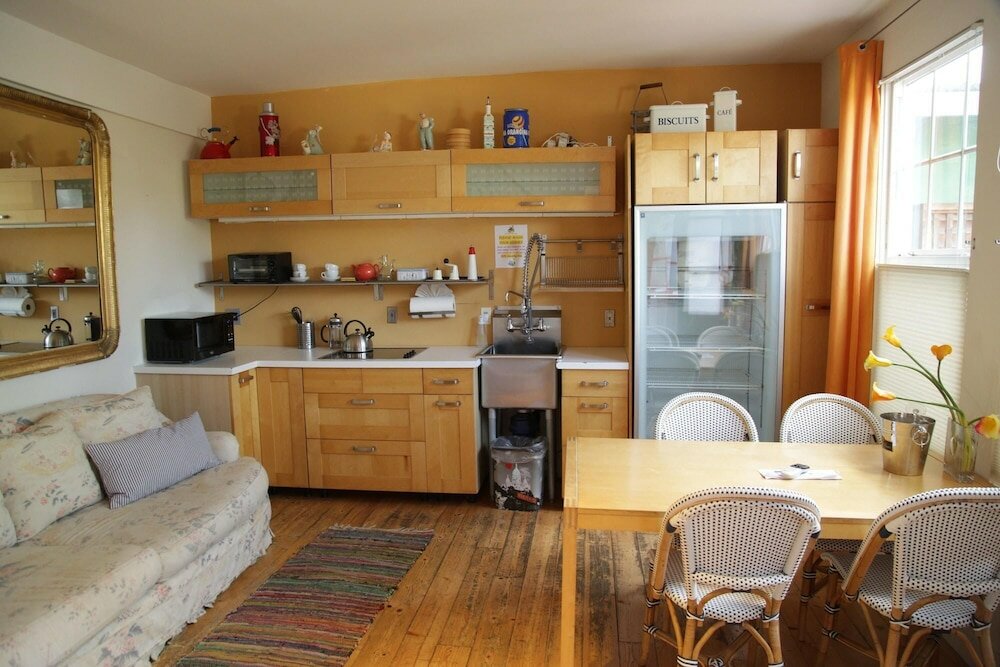 Фото Metro Hotel and Cafe