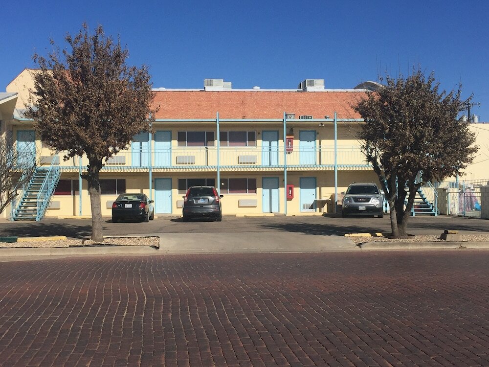 Фото Warrick Plaza Inn