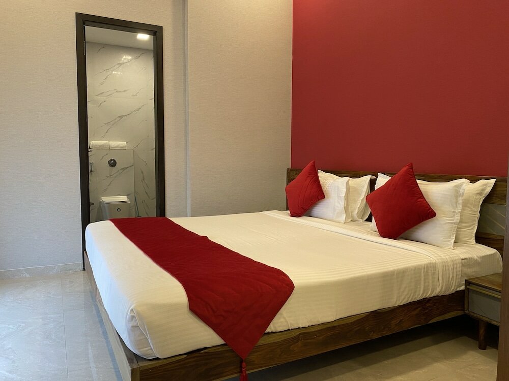 Фото Theory9 Premium Serviced Apartments Khar