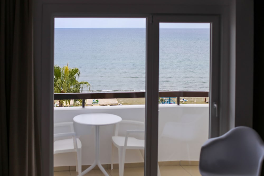 Фото Les Palmiers Boutique Beach Hotel and Luxury Apartments
