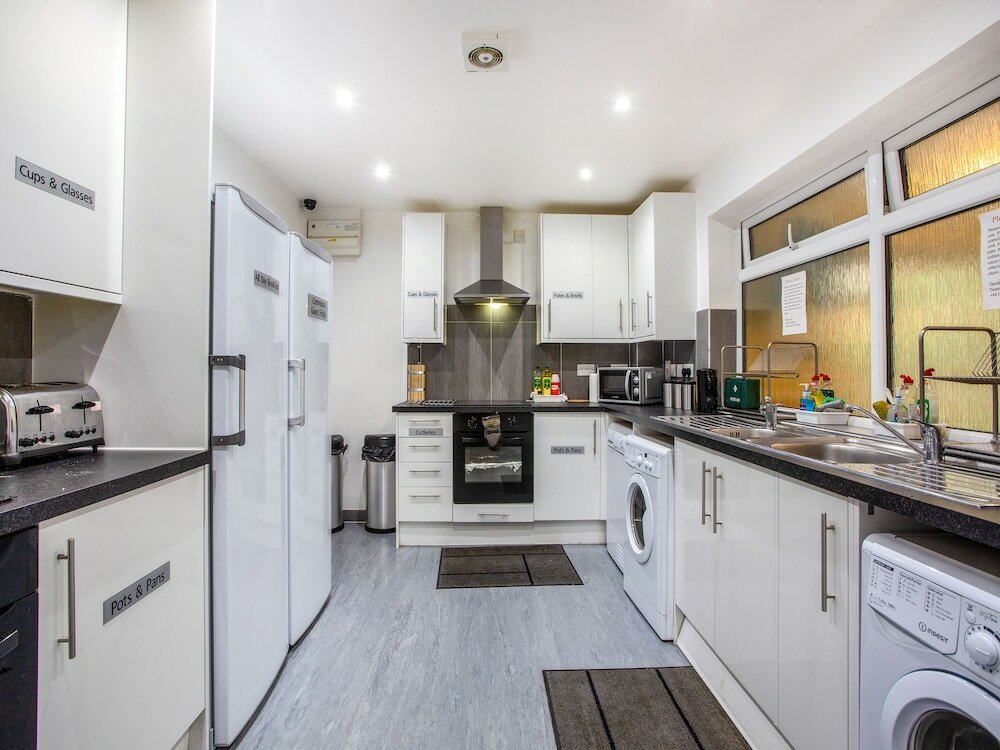 Фото Flexistay Ambers Gatwick Aparthotel