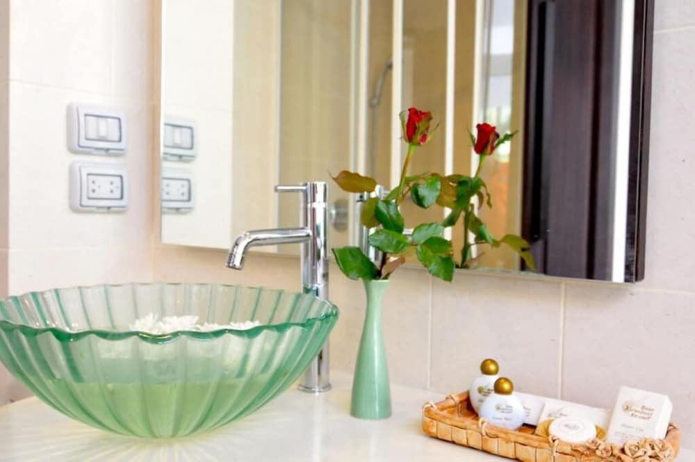 Фото Baan Karonburi Resort