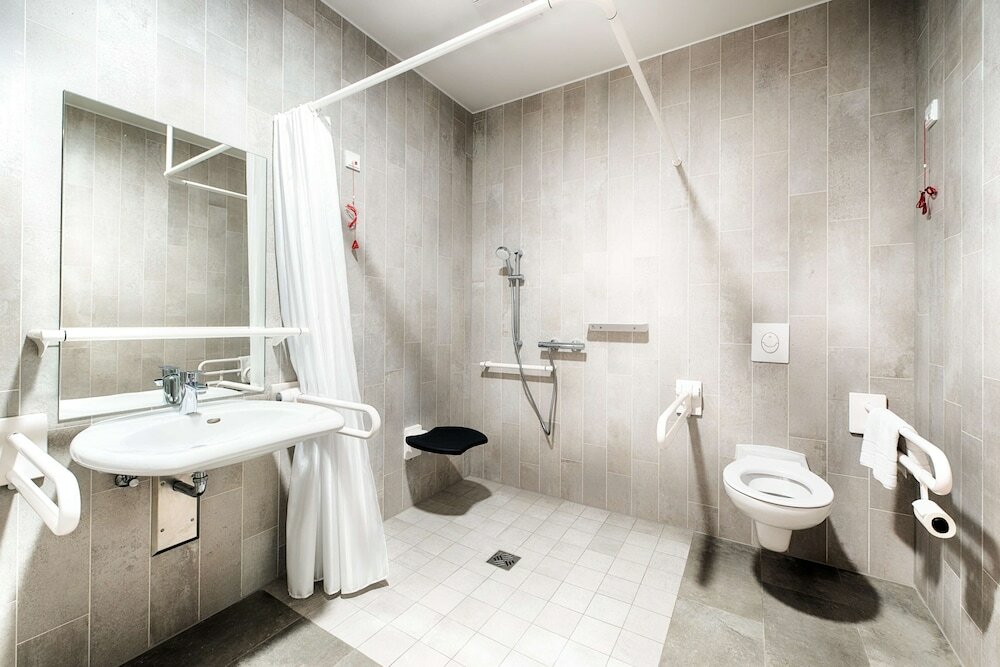 Фото B&b Hotel Stuttgart-Neckarhafen
