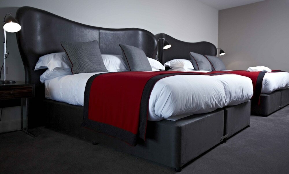 Фото Brooklands Hotel