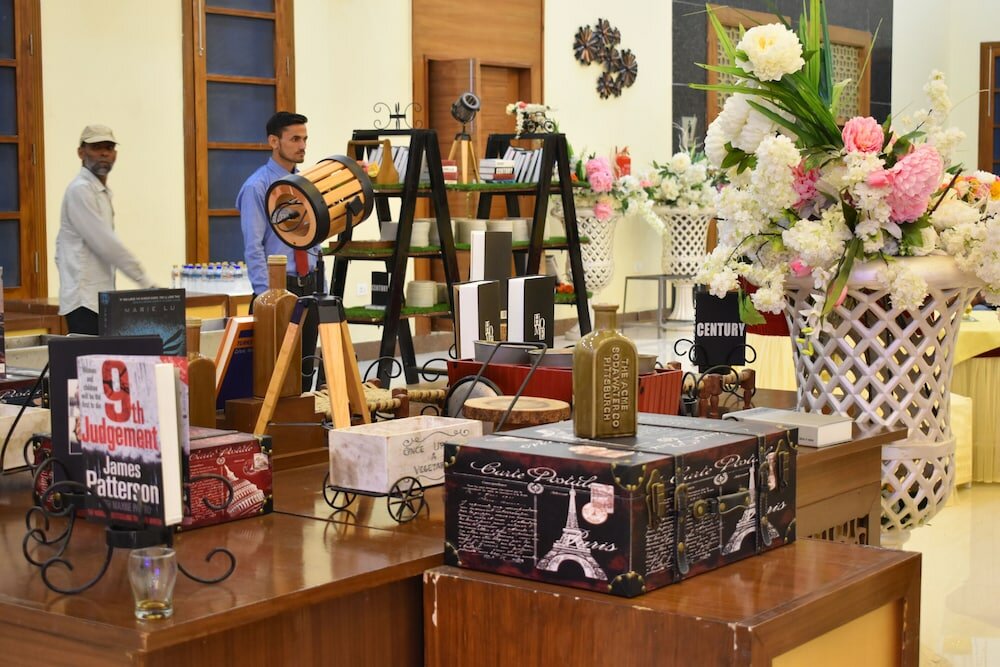 Фото Sterling Banquet and Hotel