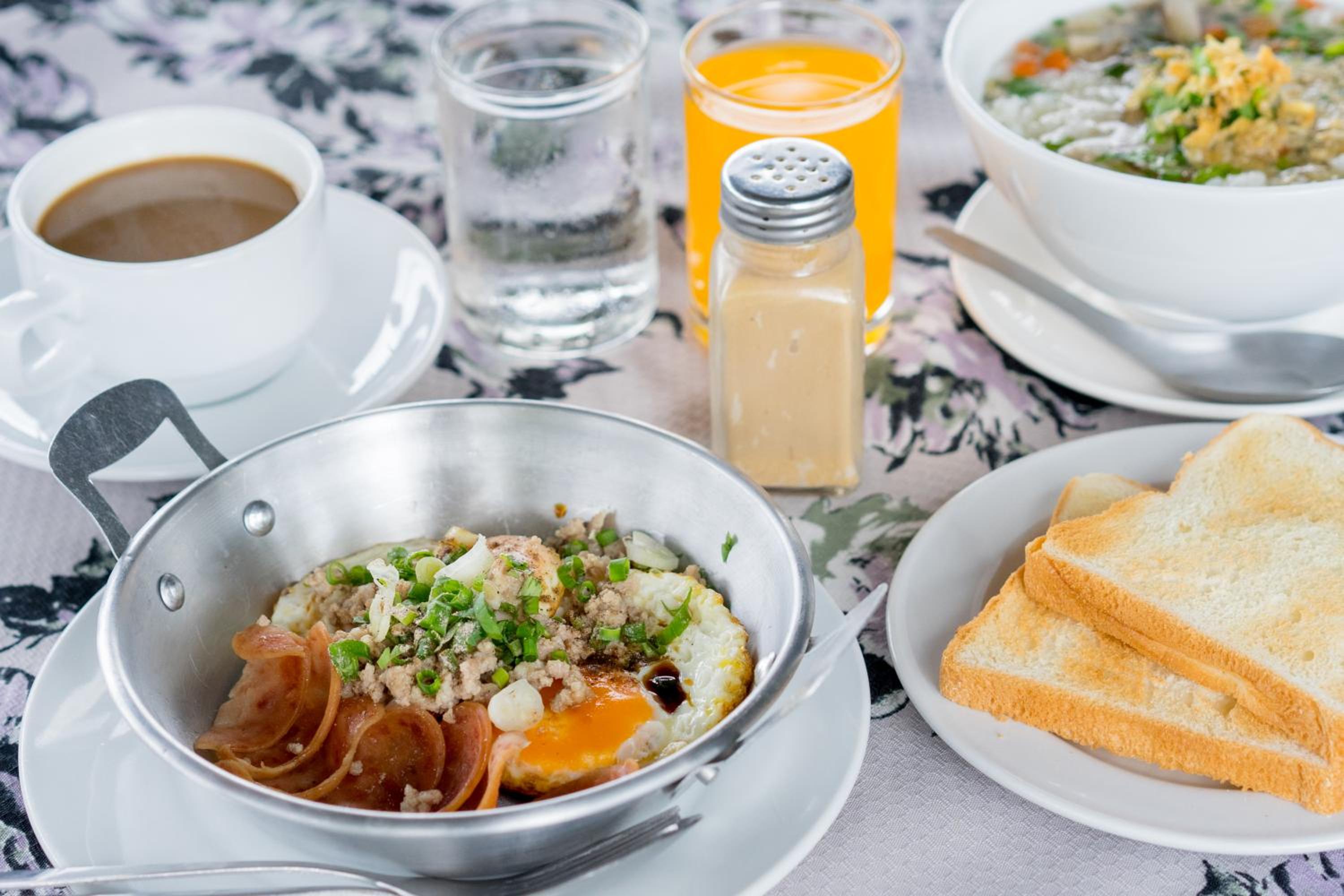 Фото It's Me Keawanong Hotel