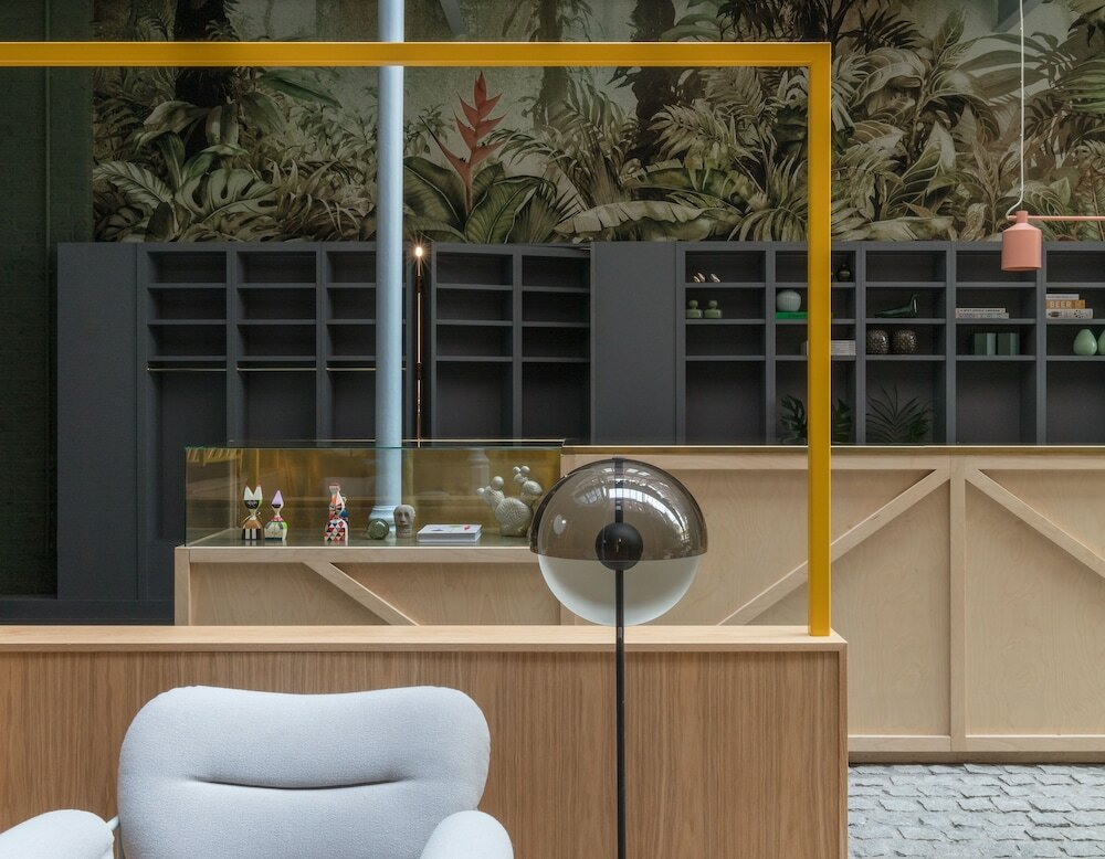 Фото Whitworth Locke