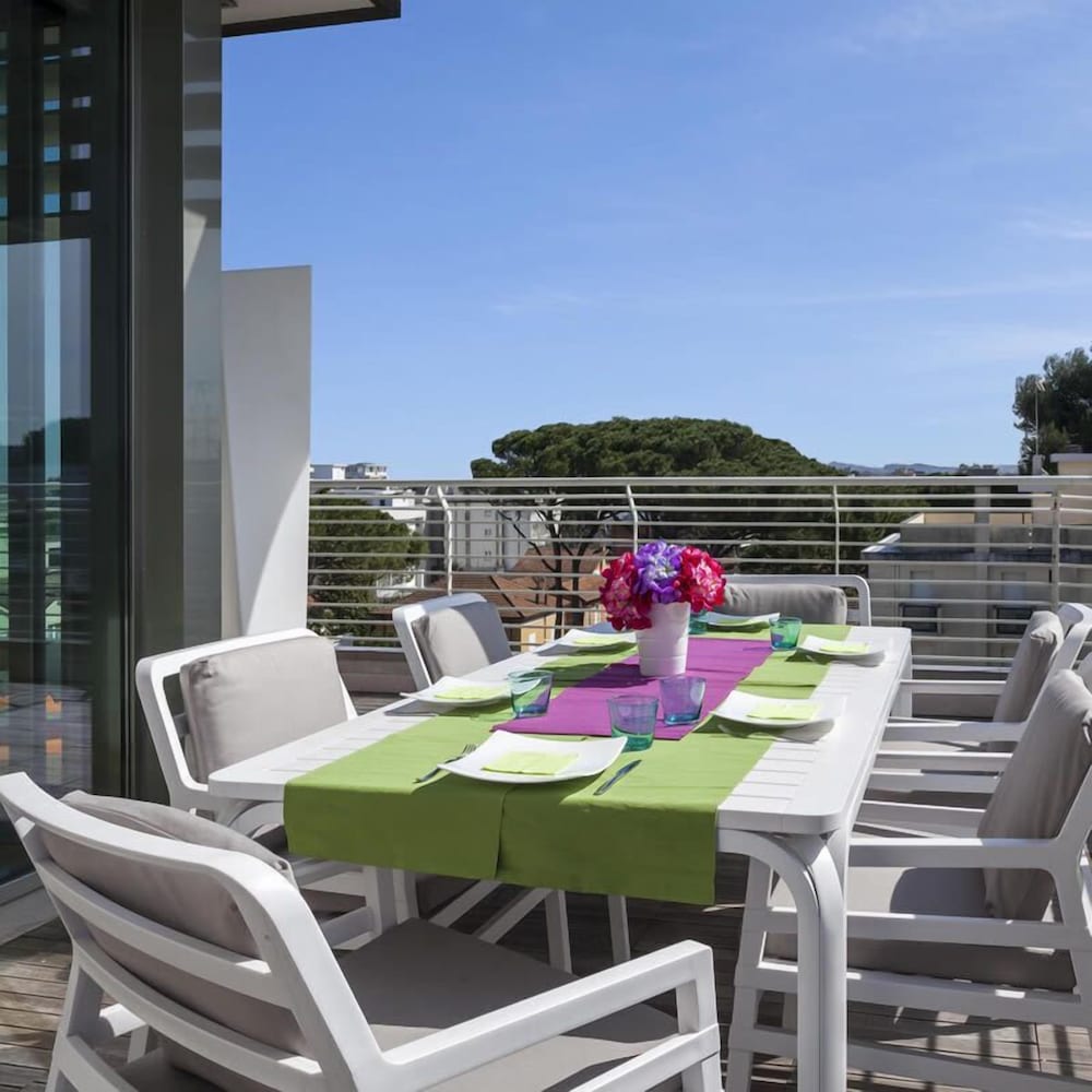 Фото Hotel The One