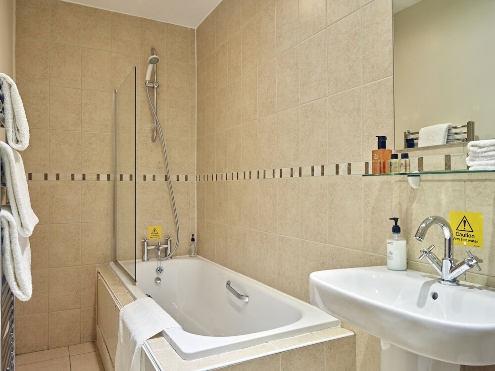 Фото Tennant Arms Hotel