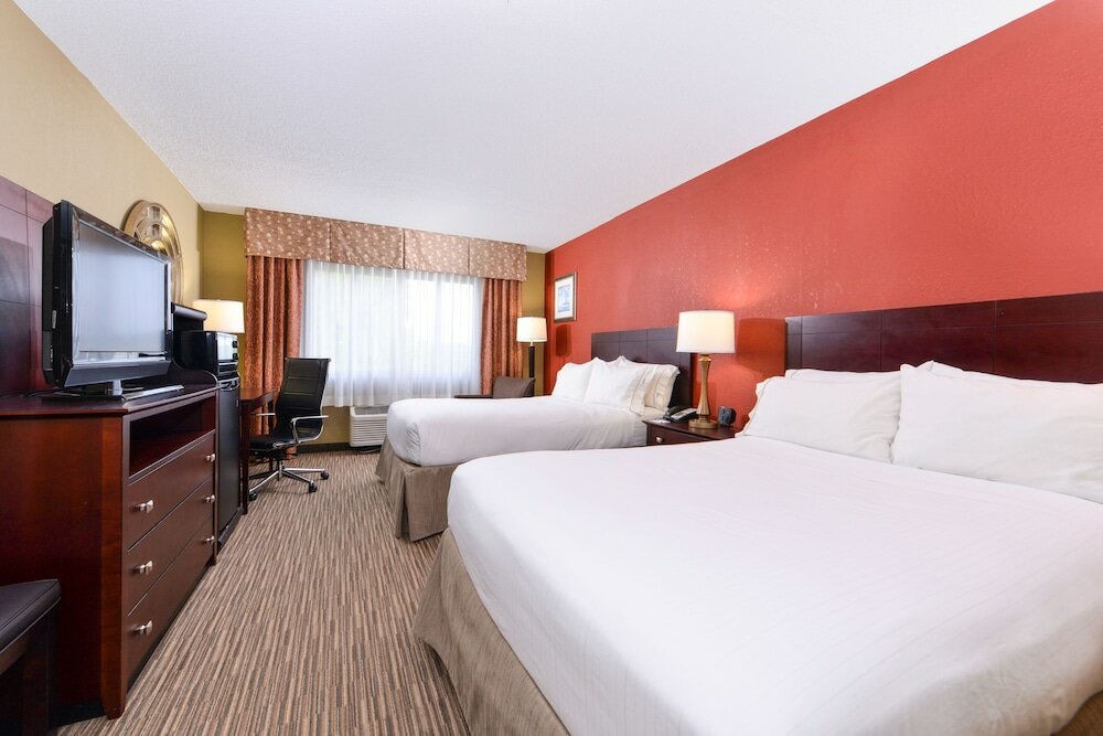 Фото Holiday Inn Express Clearwater East - Icot Center, an Ihg Hotel
