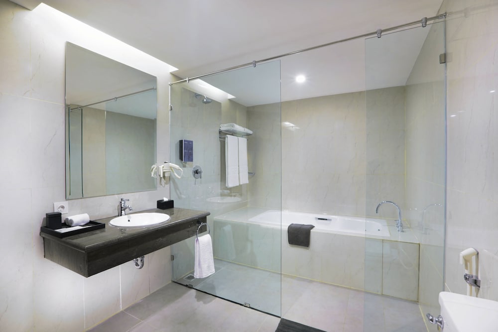 Фото Отель Harper Perintis Makassar