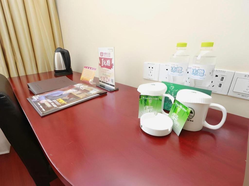 Фото GreenTree Inn Chongqing Longhu Times Tianjie Xietaizi Subway Station Hotel