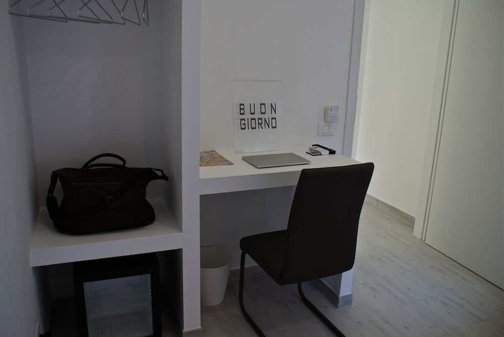 Фото Empire Suites