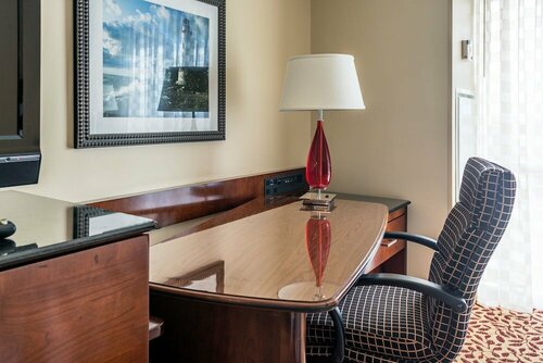 Гостиница Wyndham Cleveland Airport в Кливленде