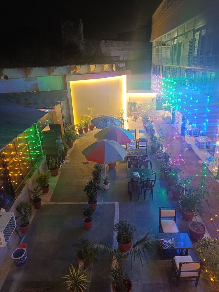 Фото отеля 2