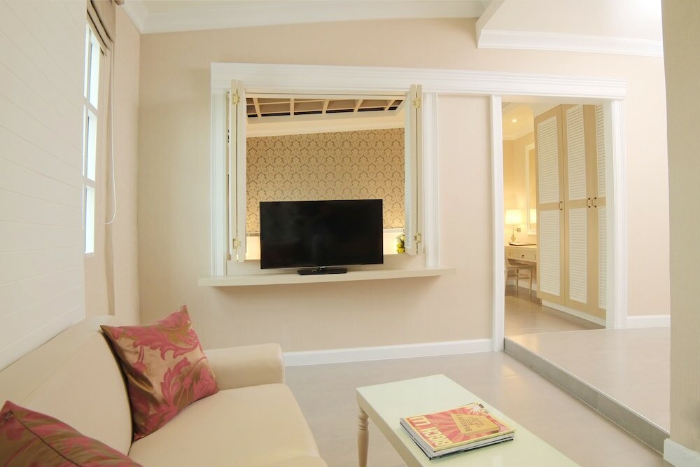 Фото The Raya Surawong Bangkok