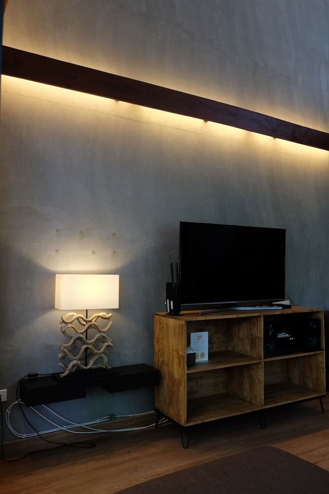 Фото The White Elephant Home