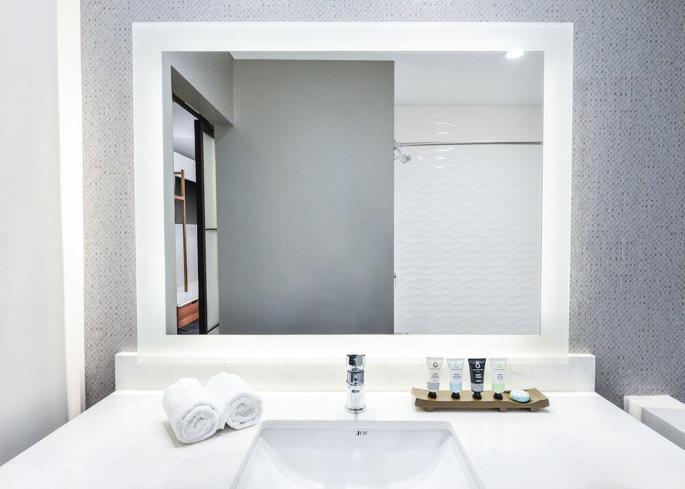 Фото Hollywood Inn Suites Hotel