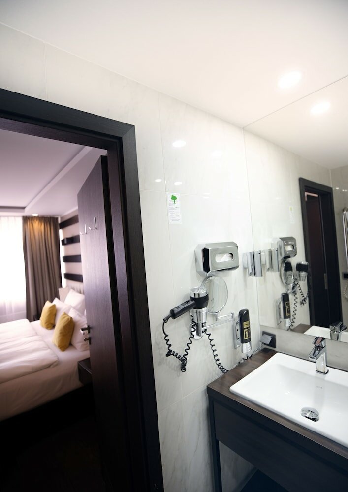 Фото Skyline Hotel