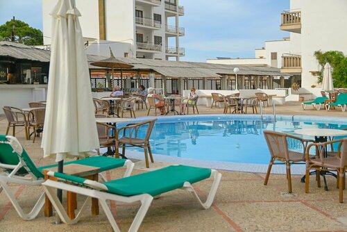 Внешний вид отеля Pinos Playa в Сантани́йе, фото 4