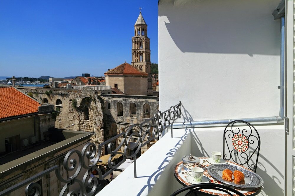 Фото La Porta Luxury Rooms