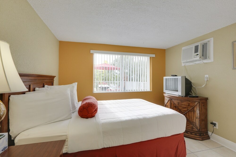 Фото The Bayside Inn & Marina