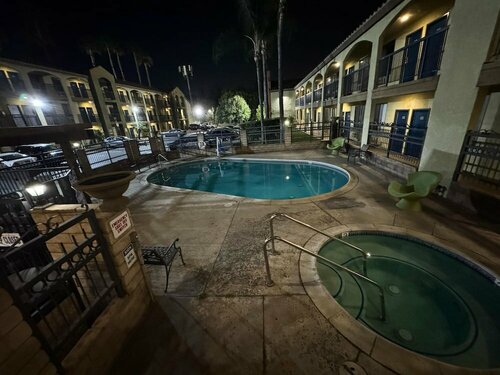 Гостиница Days Inn by Wyndham West Covina в Глендоре