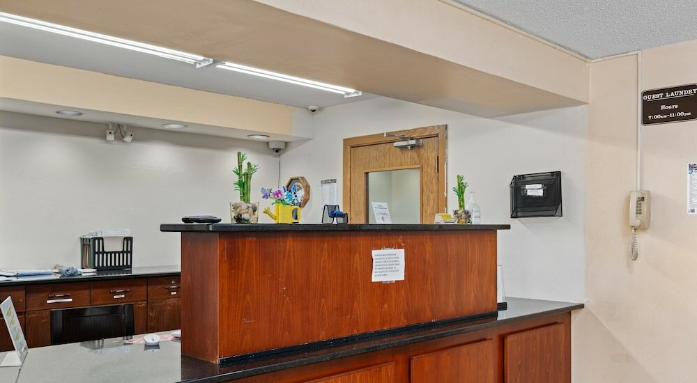 Фото Americas Best Value Inn Grand Forks