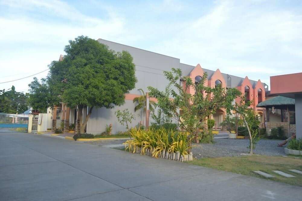 Фото Manora Apartments and Guest House