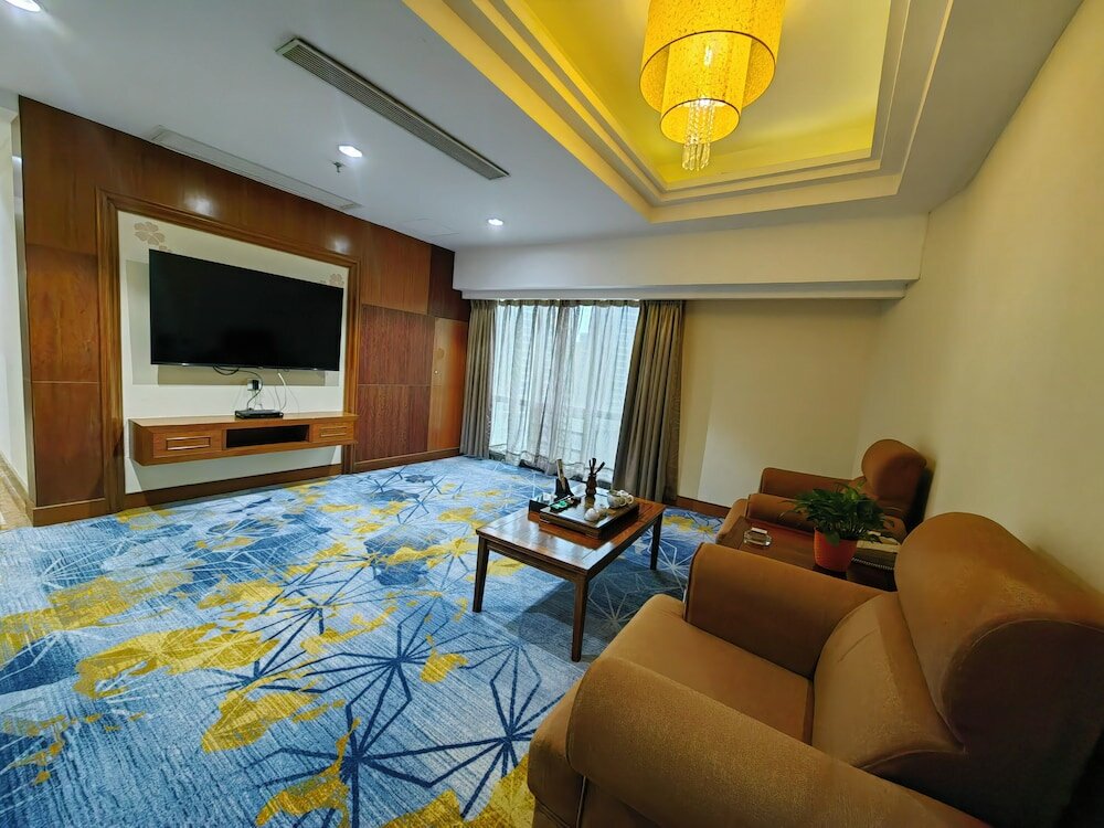 Фото Jiangmen Gladden Hotel