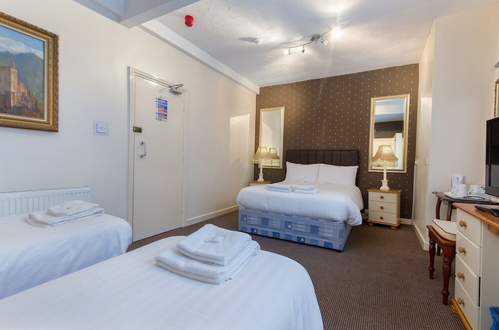 Фото The Maples Hotel