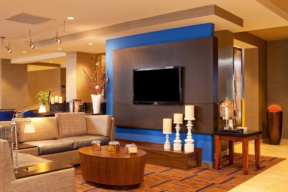 Фото Courtyard by Marriott Hartford Manchester
