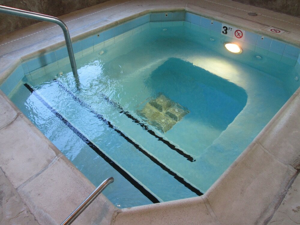 Фото Holiday Inn Express Cloverdale - Greencastle, an Ihg Hotel