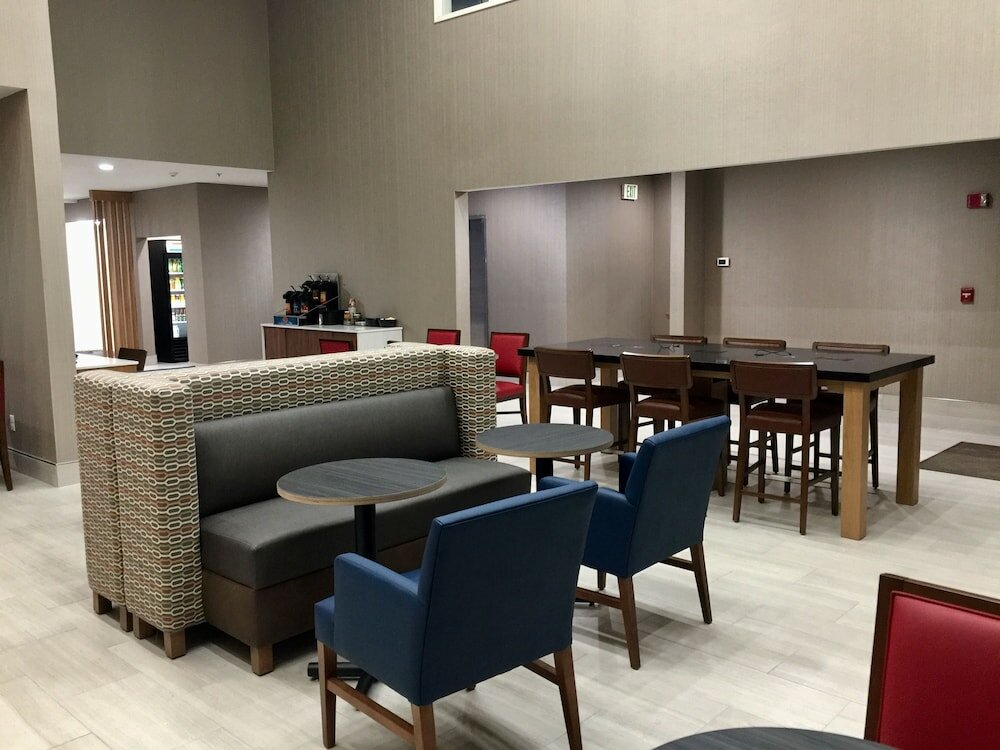 Фото Holiday Inn Express & Suites Tulare, an Ihg Hotel