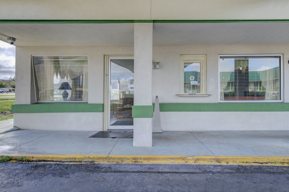 Фото Oyo Hotel Douglas Ga Us 441