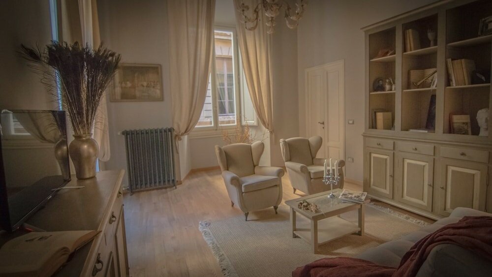 Фото Breathtaking 4bd Apt 5min Walk to Duomo