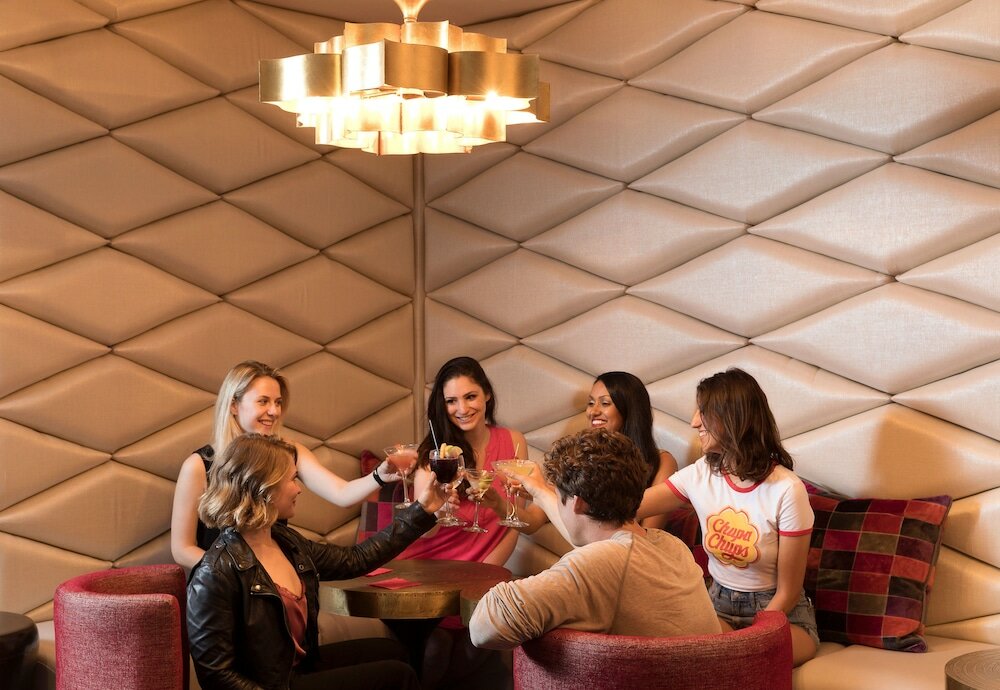 Фото Charlesmark Hotel